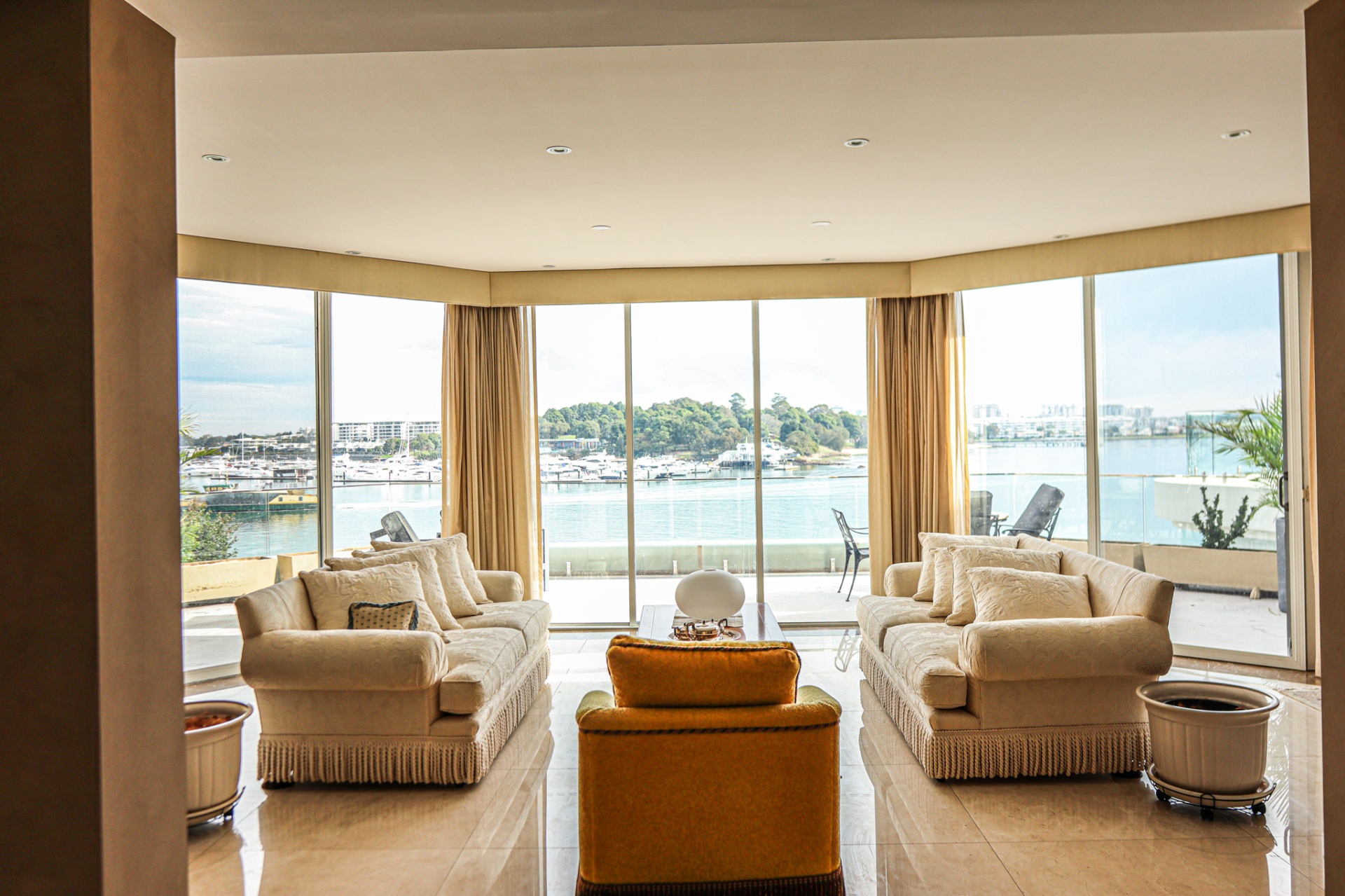 Waterfront Lounge